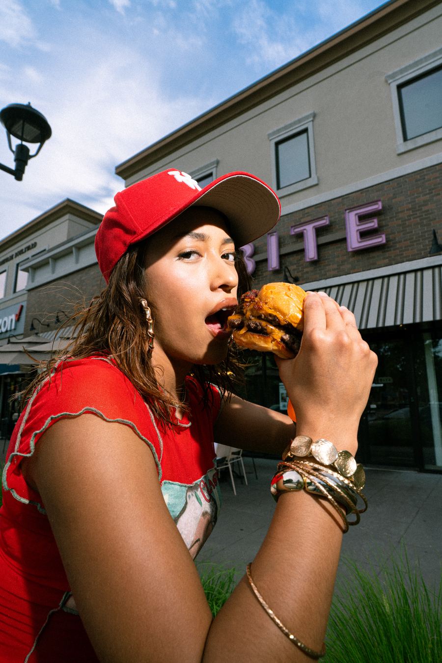 BITE — burger outside the shop